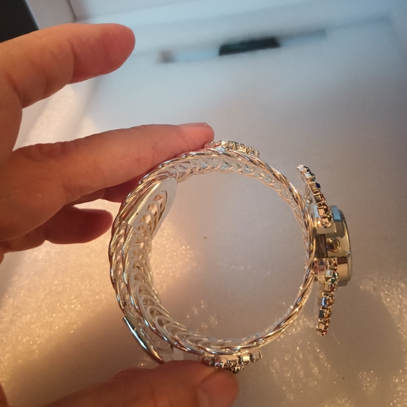 Quartz Watch - Picture 10 of 13